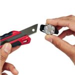 CÚTER MILWAUKEE CON RUEDA DE BLOQUEO 18mm - Imagen 3